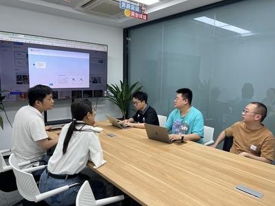 在“世界超市”遇見能“說”各國(guó)語言的老板娘，義烏老板娘用數(shù)字化翻譯服務(wù)連接全球客商